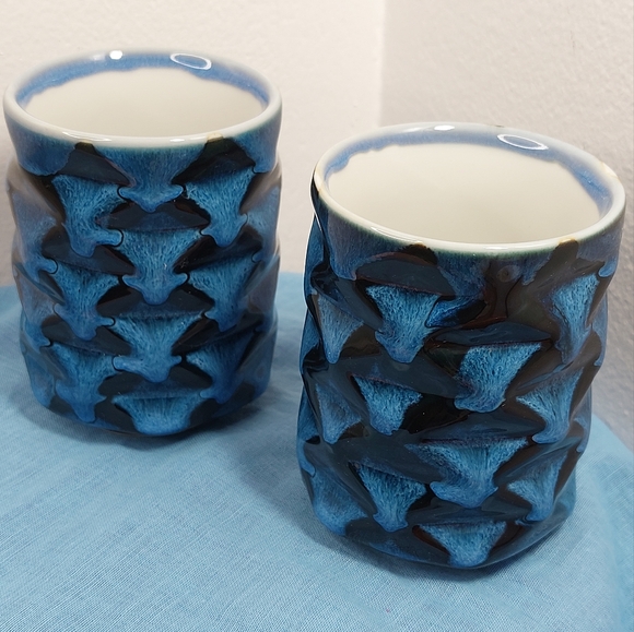 Set of 2 Textured Design Ceramic Glazed Pottery Cups - Picture 2 of 11
